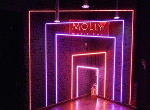   Molly Music Bar 